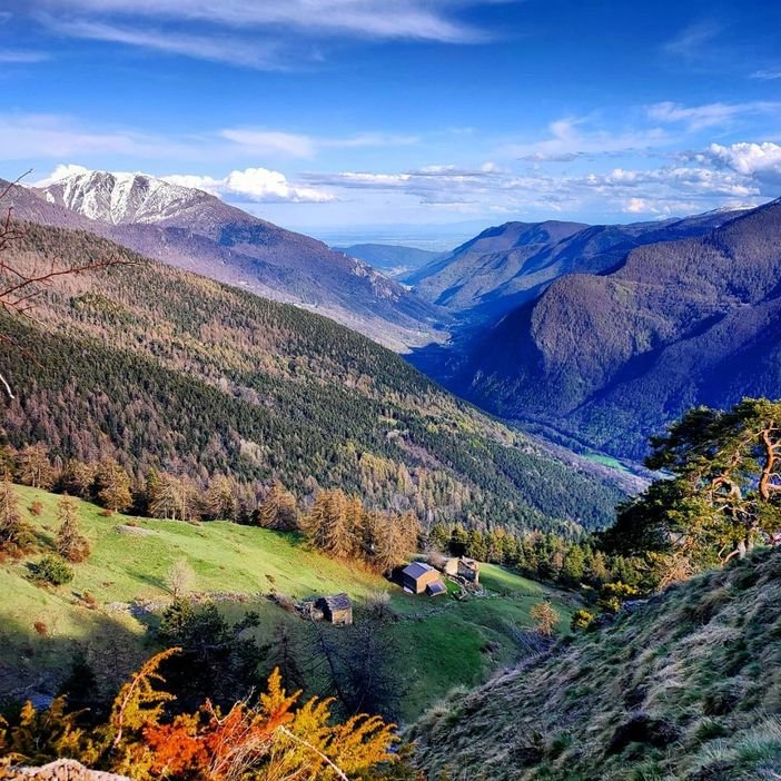 Borgata di pietra in alta valle